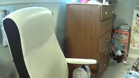 pretty_peachy_baby online show from February 12, 5:27 pm