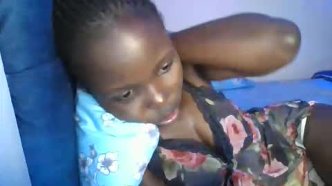 pretty_petite_ebony online show from March 3, 7:32 pm