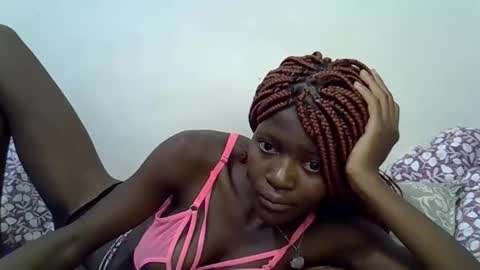 pretty_primrose online show from March 28, 5:03 pm