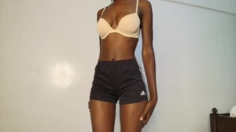 pretty_sexxxy online show from April 9, 12:00 pm