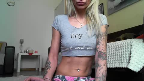 Snapshot of prettyalmaa chatting on February 22, 12:29 pm Alma online show from February 22, 12:29 pm