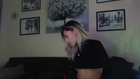 Snapshot of prettyalmaa chatting on March 1, 4:00 pm Alma online show from March 1, 4:00 pm