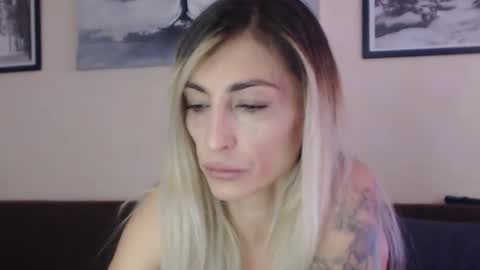 Snapshot of prettyalmaa chatting on March 1, 12:56 pm Alma online show from March 1, 12:56 pm