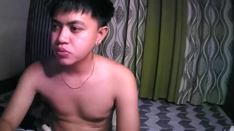 Snapshot of prettyboijamesxxx chatting on October 26, 12:39 pm James online show from October 26, 12:39 pm