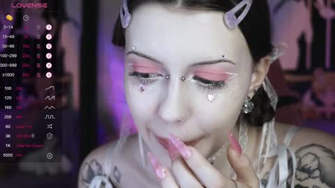 Violet online show from January 1, 6:38 pm