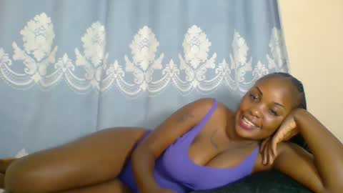 Snapshot of prettydarkskin002 chatting on October 21, 9:25 am SHANIA online show from October 21, 9:25 am