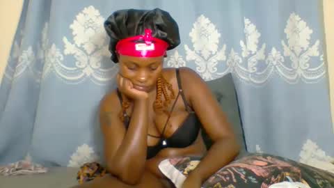 Snapshot of prettydarkskin002 chatting on October 7, 6:48 pm SHANIA online show from October 7, 6:48 pm