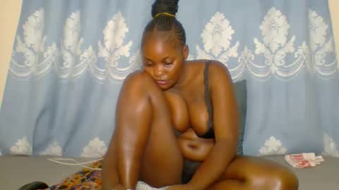 Snapshot of prettydarkskin002 chatting on October 23, 10:17 am SHANIA online show from October 23, 10:17 am