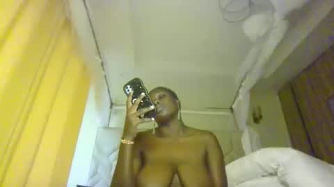 prettydulce online show from March 12, 1:37 pm