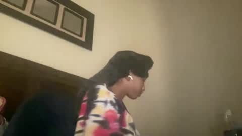 prettyfacefemale online show from March 28, 7:21 am