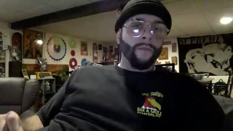 prettyglazed online show from February 3, 8:24 pm