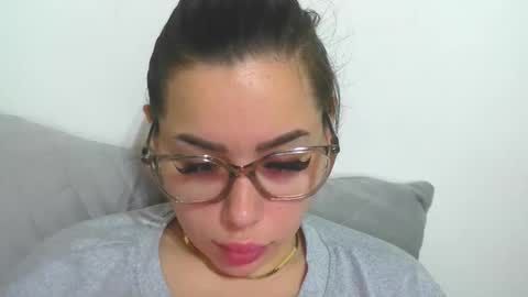 prettyjulliette online show from March 16, 2:32 pm