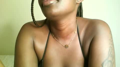 prettyvishy online show from October 24, 7:20 am