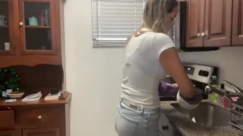 prettyyykittyyy22 online show from April 25, 4:48 pm