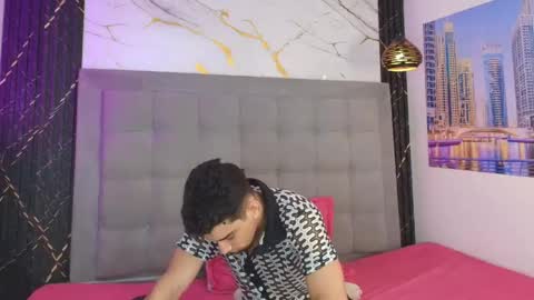 prince_arthur77 online show from May 2, 1:17 pm