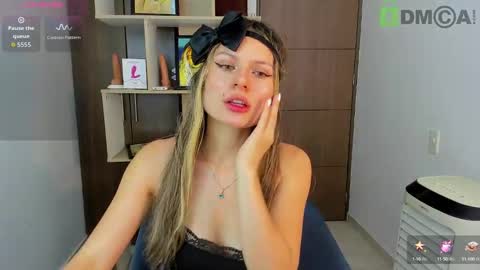 princessmariana25 online show from October 14, 7:17 pm
