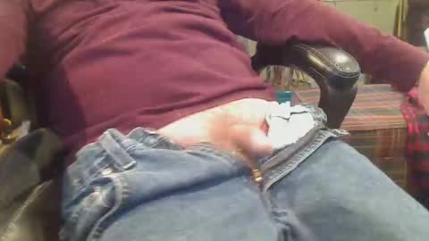 pulltoy1 online show from December 1, 7:45 pm