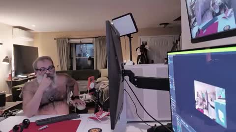 Pup And Papa bear online show from June 26, 1:55 am