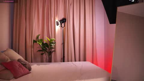 constant schedule Wednesday  Friday  Saturday  Sunday  The Rosemarie online show from March 26, 5:57 am