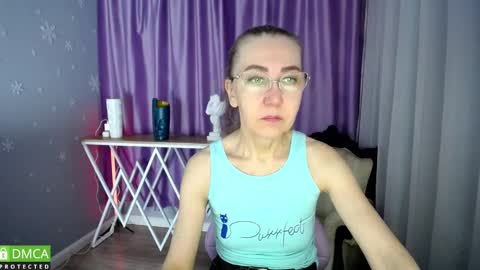 Snapshot of queen_a_n_i chatting on January 31, 8:43 am A N I Ill be here on December 1st online show from January 31, 8:43 am