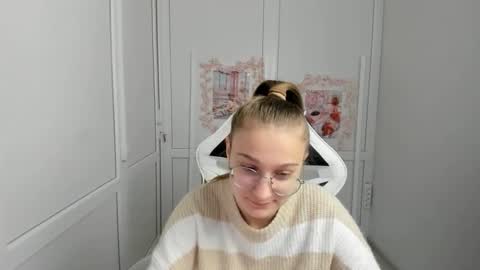 Amelie online show from June 1, 7:42 am