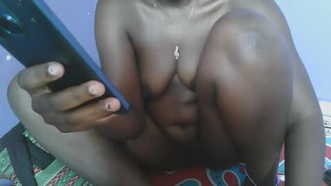Snapshot of queen_berry1 chatting on October 16, 10:59 am queen_berry1 online show from October 16, 10:59 am