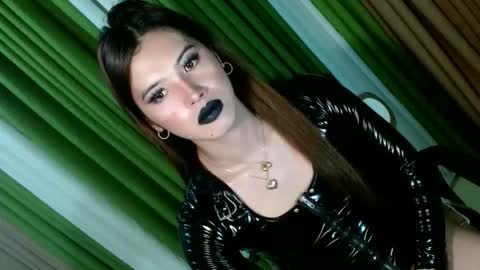 Kendal  online here from 6am-3pm philippine time online show from October 4, 2:09 am