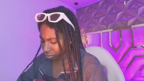   online show from March 22, 12:42 pm