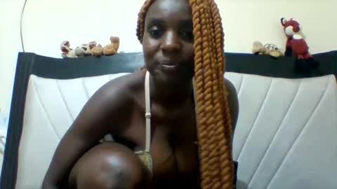 Snapshot of queen_wow2 chatting on September 24, 10:05 pm queen online show from September 24, 10:05 pm