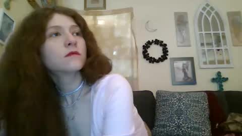 queencrimsonlvx online show from April 17, 11:18 pm