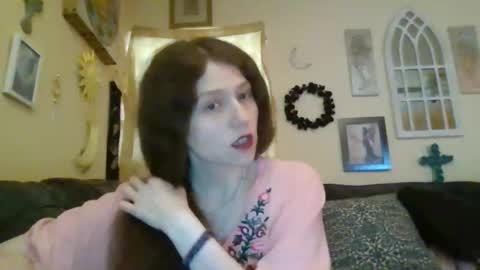 queencrimsonlvx online show from April 21, 12:12 pm