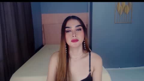 queenemeraldts online show from October 14, 1:52 am