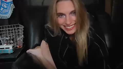 Queen Hazy online show from November 5, 5:37 pm