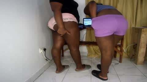 Nina online show from April 11, 4:33 pm