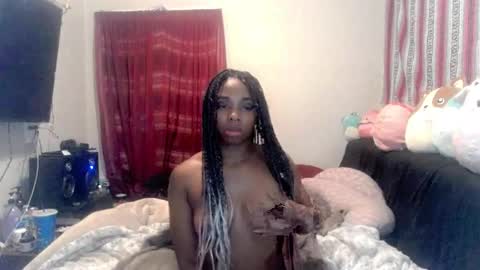 QueenOfHearts online show from February 9, 7:26 am