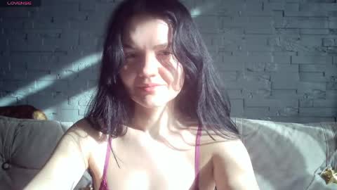 QueenOfModels online show from April 16, 4:34 am