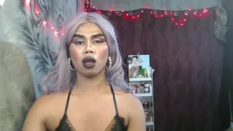 queenpinayebony_xx online show from April 18, 12:18 pm