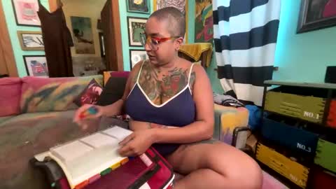 Queen Hilarity online show from April 22, 5:31 pm