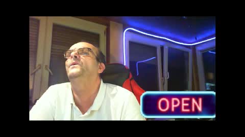 Snapshot of r_2d2_ chatting on February 26, 10:26 pm dj mike online show from February 26, 10:26 pm