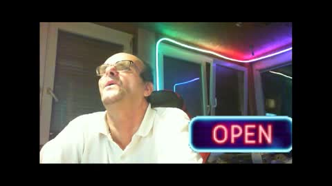 Snapshot of r_2d2_ chatting on December 18, 8:14 pm dj mike online show from December 18, 8:14 pm