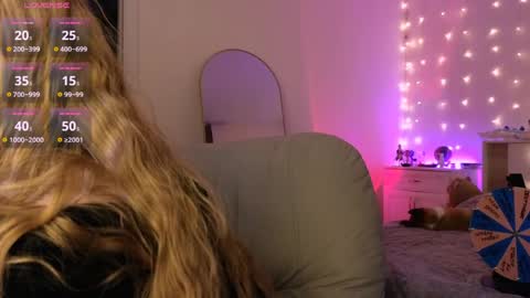 Rebecca  Becc online show from April 18, 4:53 pm