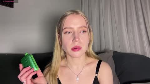 Alice online show from April 3, 9:11 pm