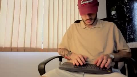 R A F A E L online show from December 14, 8:48 pm