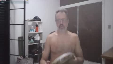 Snapshot of rafaelsel chatting on October 16, 11:36 pm Big Uncle Jungle online show from October 16, 11:36 pm