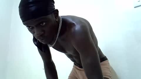 Snapshot of rakeem_1_ chatting on February 22, 10:29 am rakeem 1  online show from February 22, 10:29 am