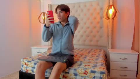 raphael_nyon1 online show from April 21, 3:57 am