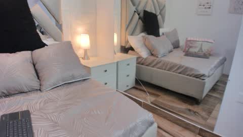 Raquel Moore  online show from September 14, 5:36 pm