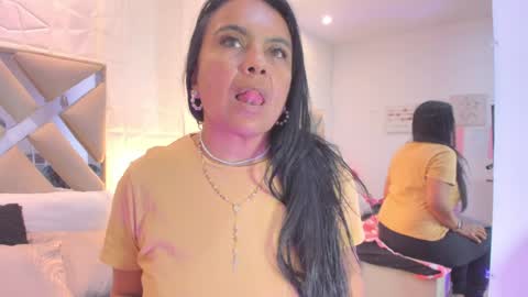 Raquel Moore  online show from April 10, 11:48 am