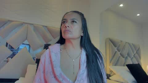 Raquel Moore  online show from March 12, 11:42 am