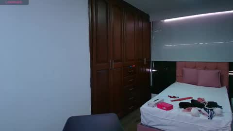 Raquel online show from September 10, 6:53 pm